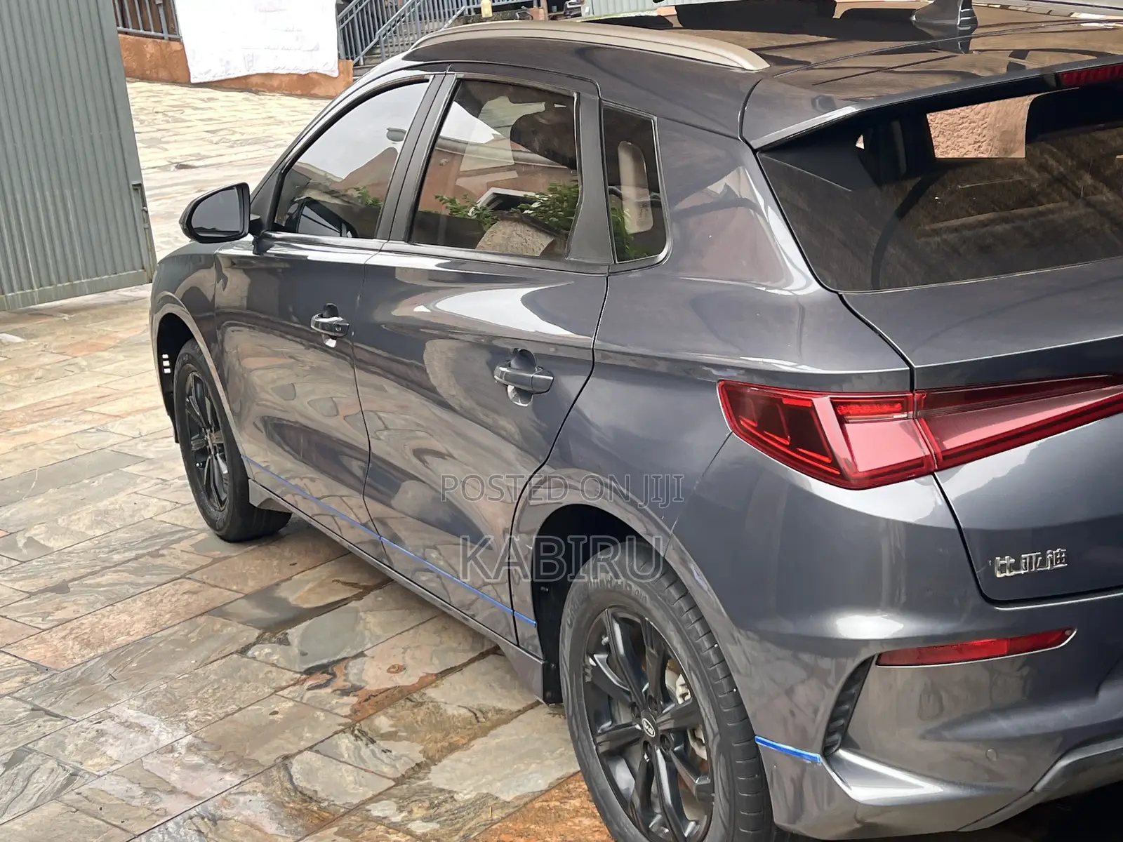 BYD E2 35 kWh 94 hp FWD 2022 Gray