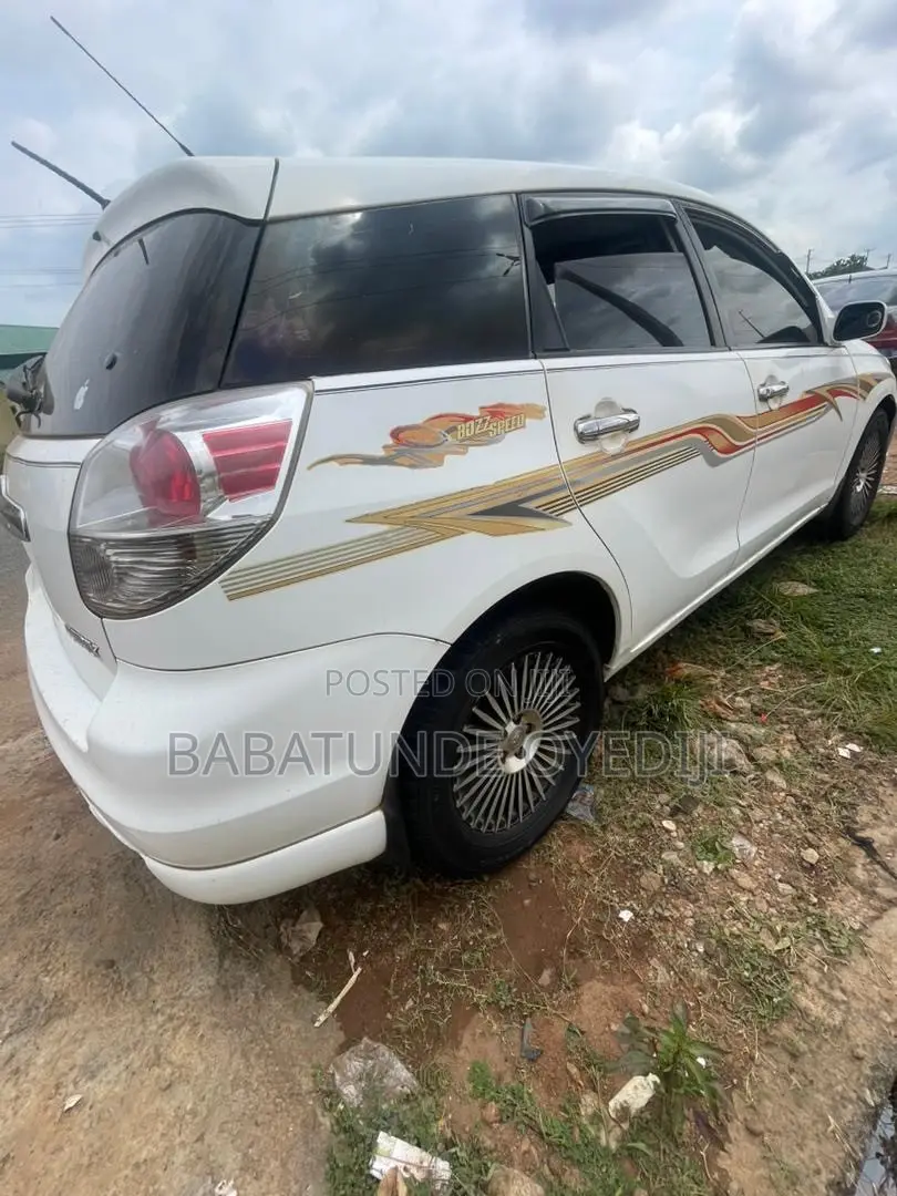 Toyota Matrix 2007 White