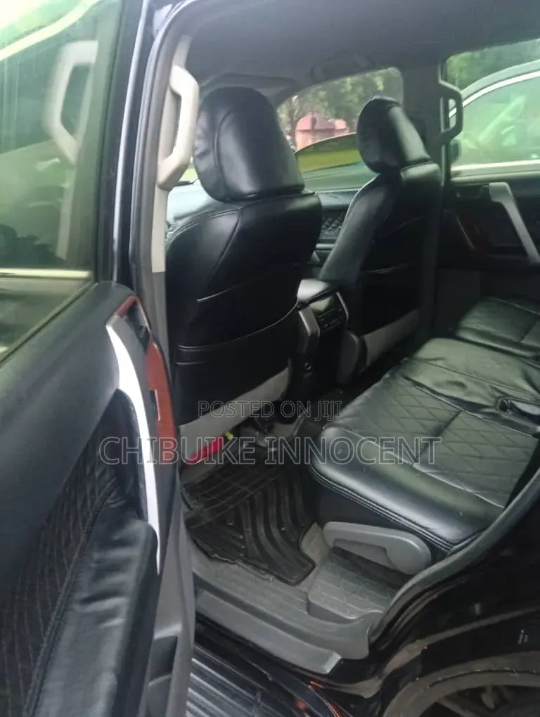 Toyota Land Cruiser 2012 Black