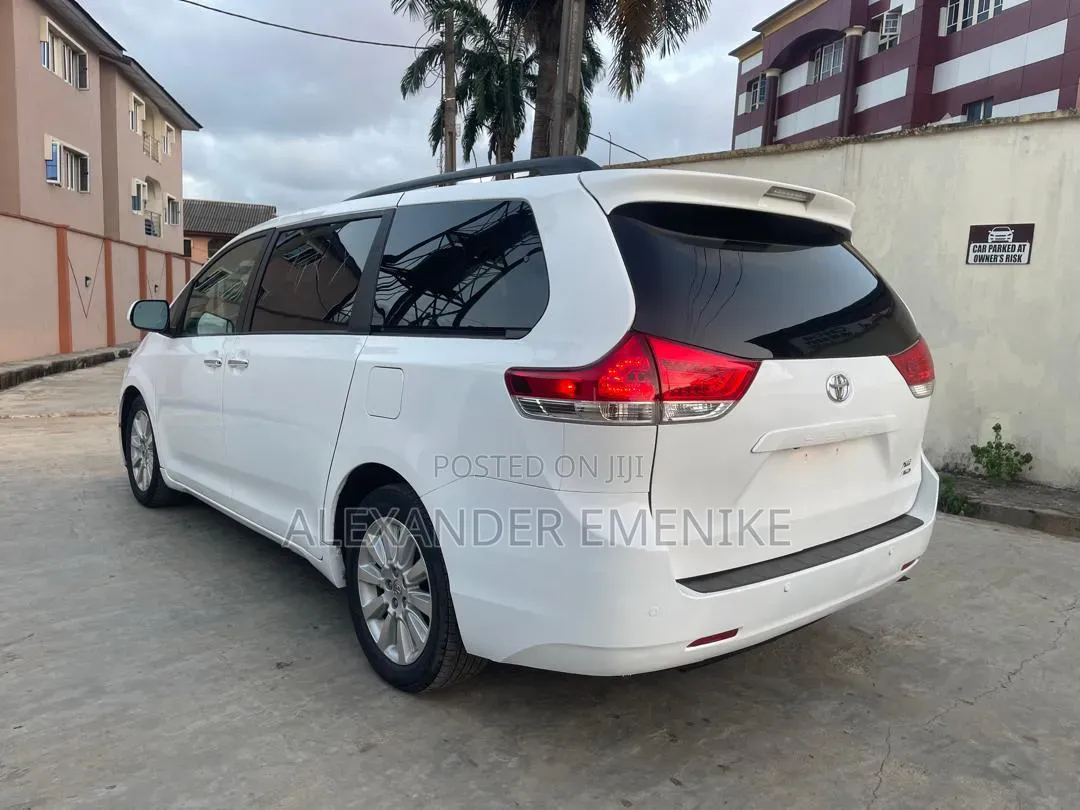 Toyota Sienna 2014 White