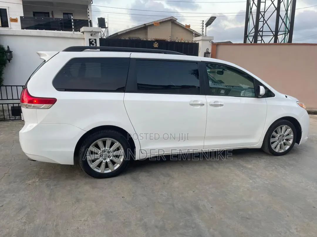 Toyota Sienna 2014 White