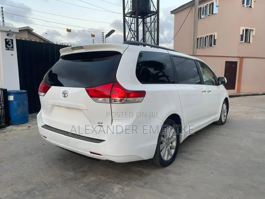 Toyota Sienna 2014 White