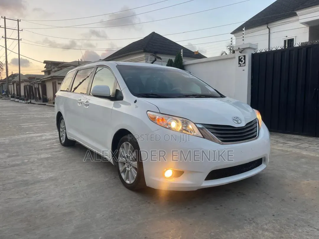 Toyota Sienna 2014 White