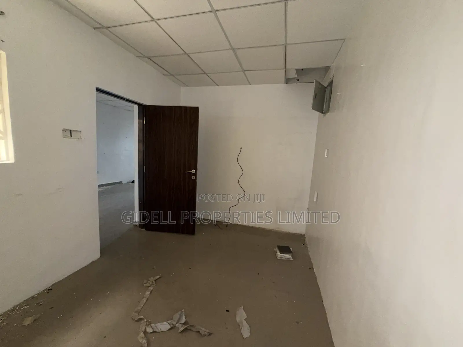 60SQM Office / Shop Space on the Second Floor
