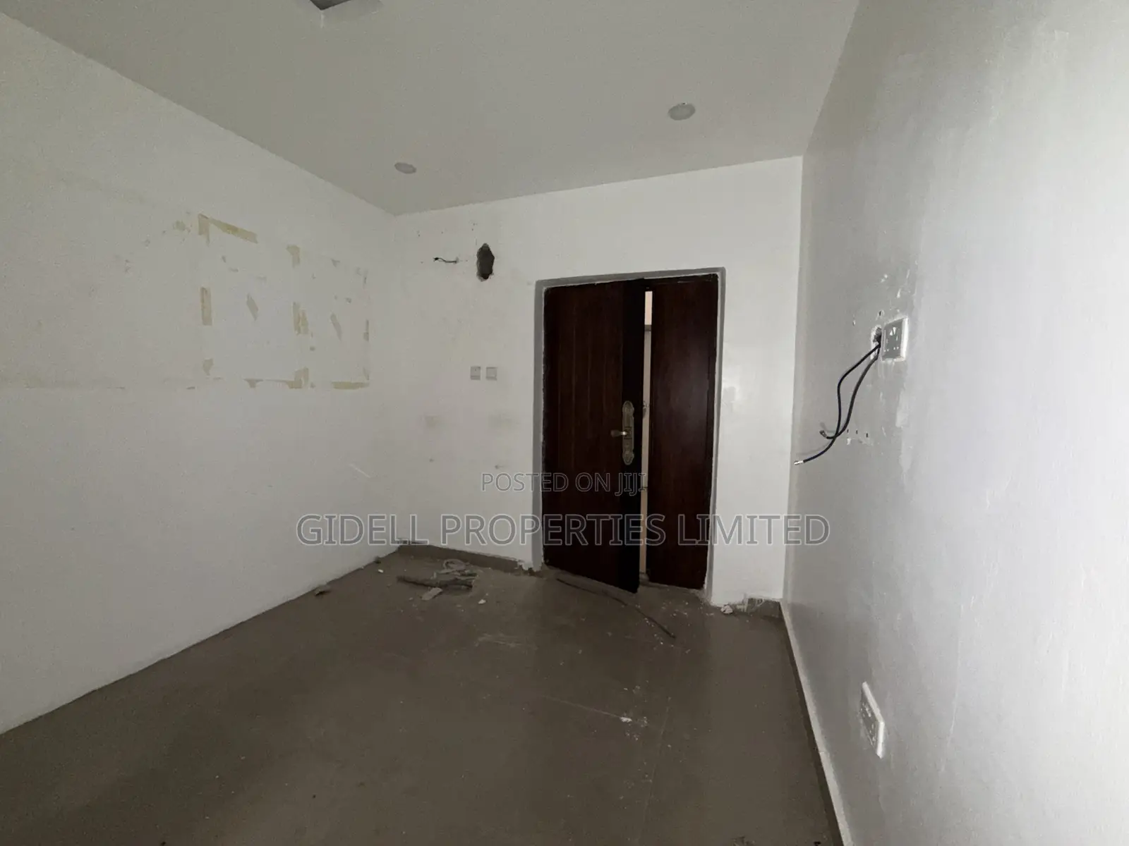 60SQM Office / Shop Space on the Second Floor