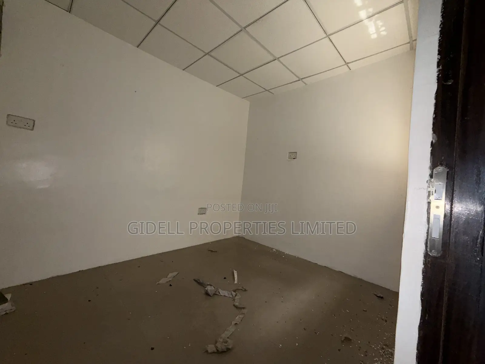 60SQM Office / Shop Space on the Second Floor
