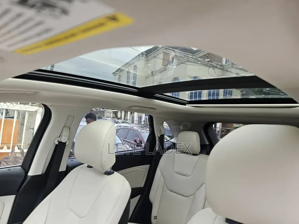 Ford Edge Titanium 4dr AWD 2017 Burgundy