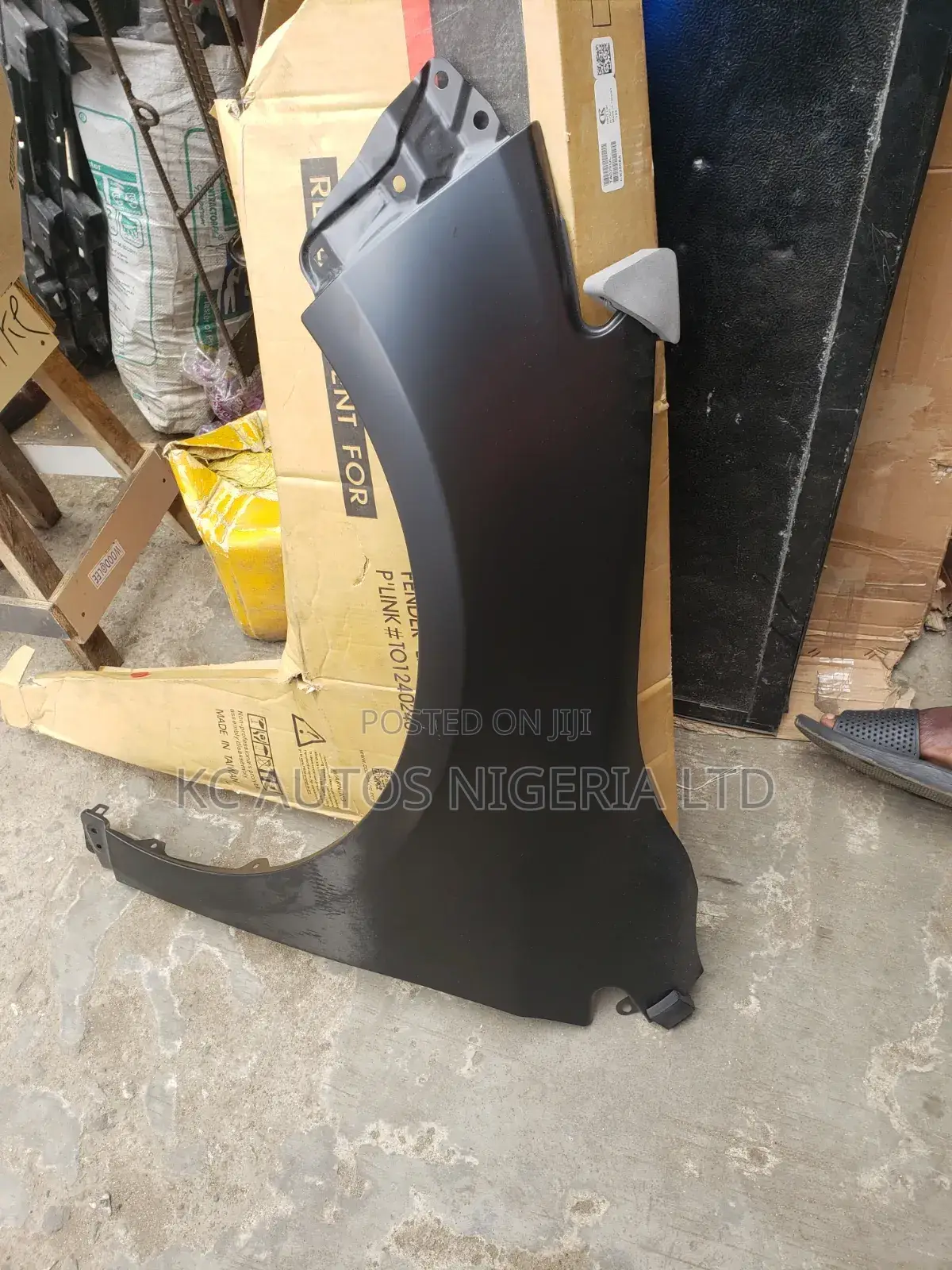 Fender Toyota Avalon 2014-2018 Left