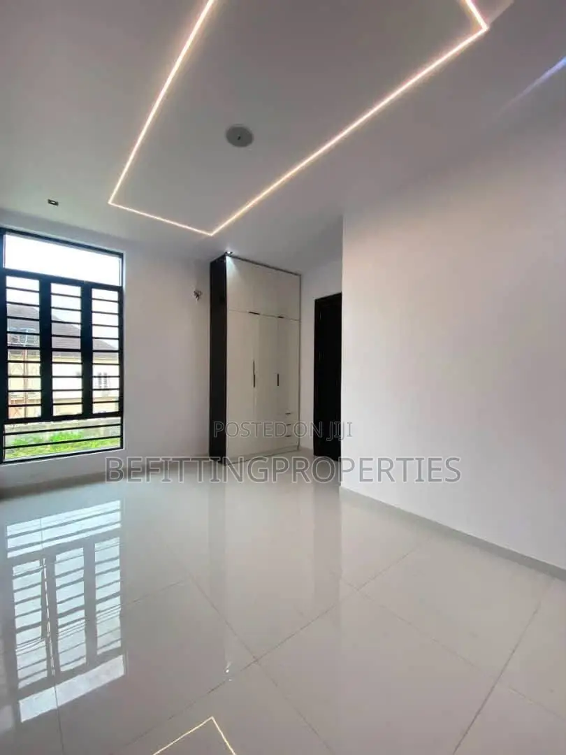 5bdrm Duplex in Lekki for sale