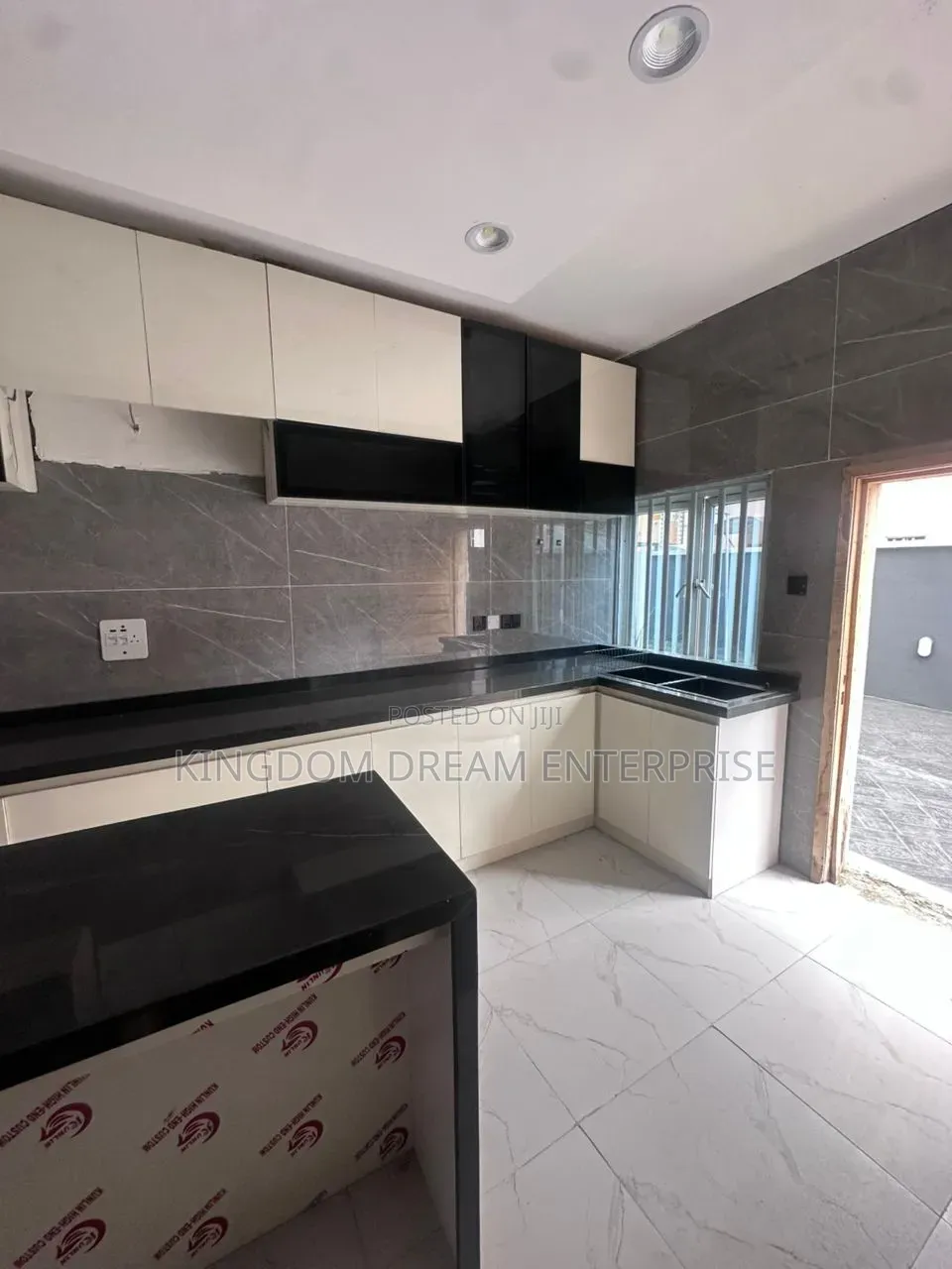 5bdrm House in Osapa London Lekki for rent