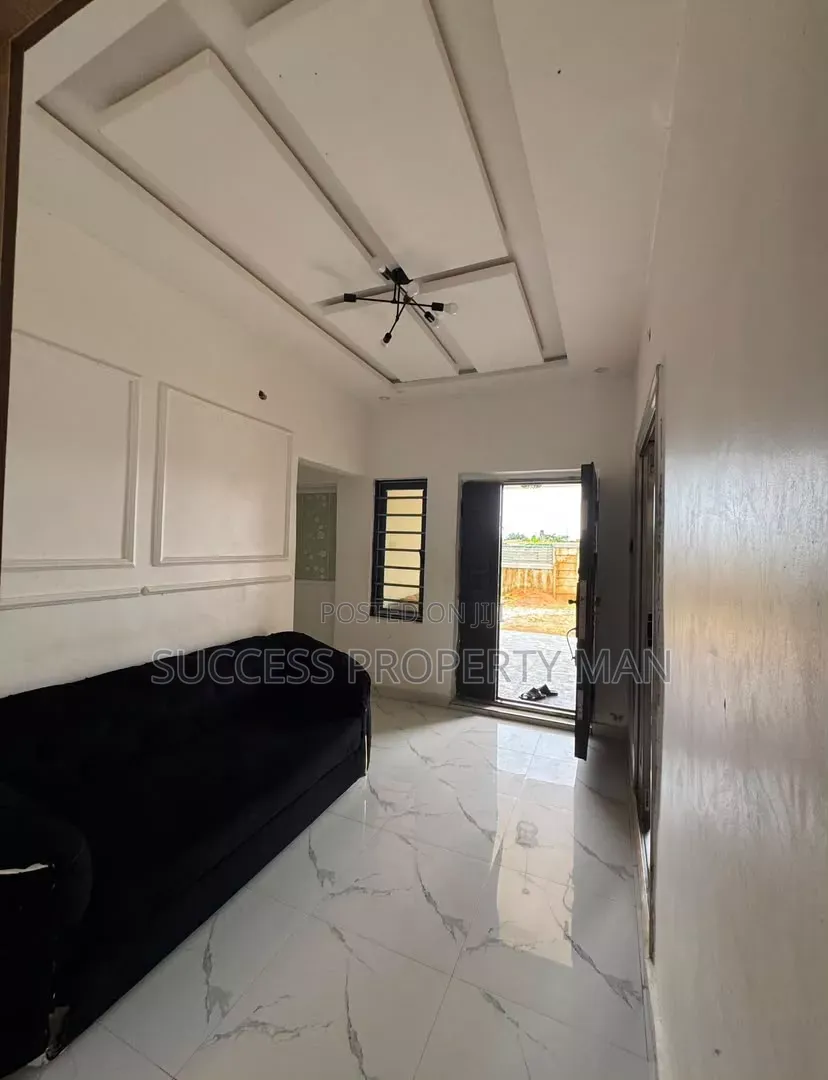 20bdrm House in Eneka for sale