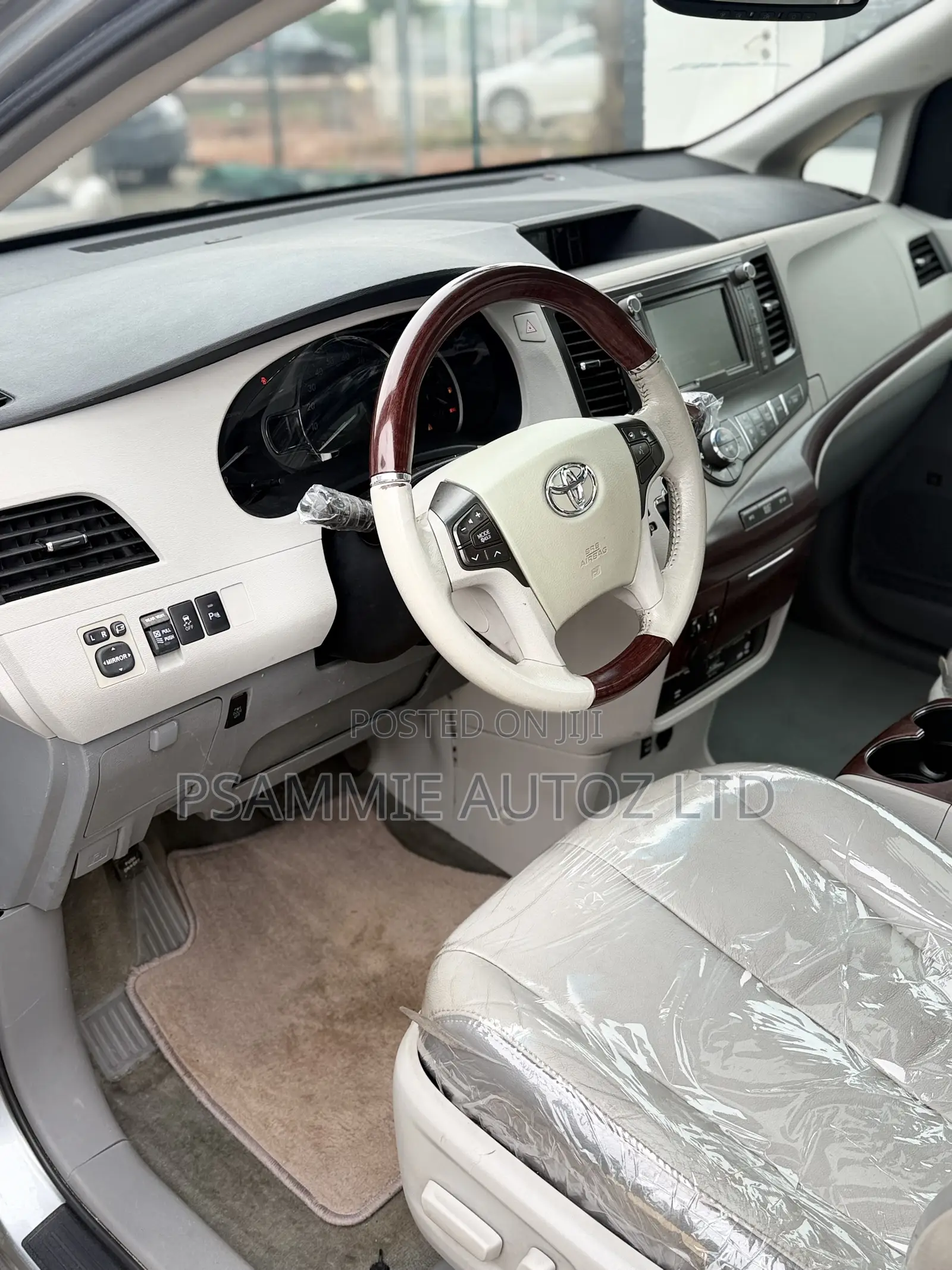 Toyota Sienna Limited AWD 7-Passenger 2013 Silver
