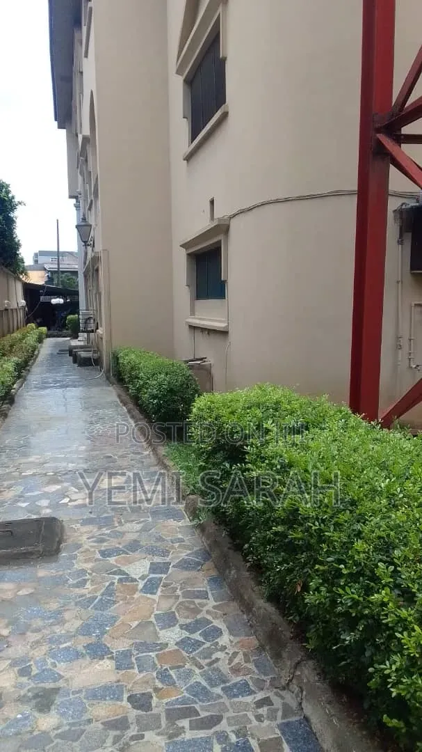 8bdrm Duplex in Abacha for rent