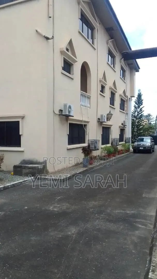 8bdrm Duplex in Abacha for rent