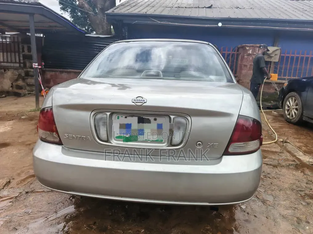 Nissan Sentra SE 2000 Silver