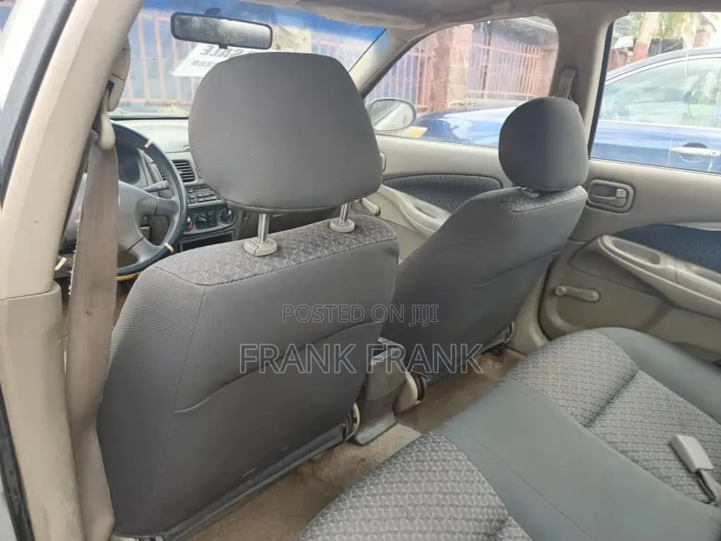 Nissan Sentra SE 2000 Silver