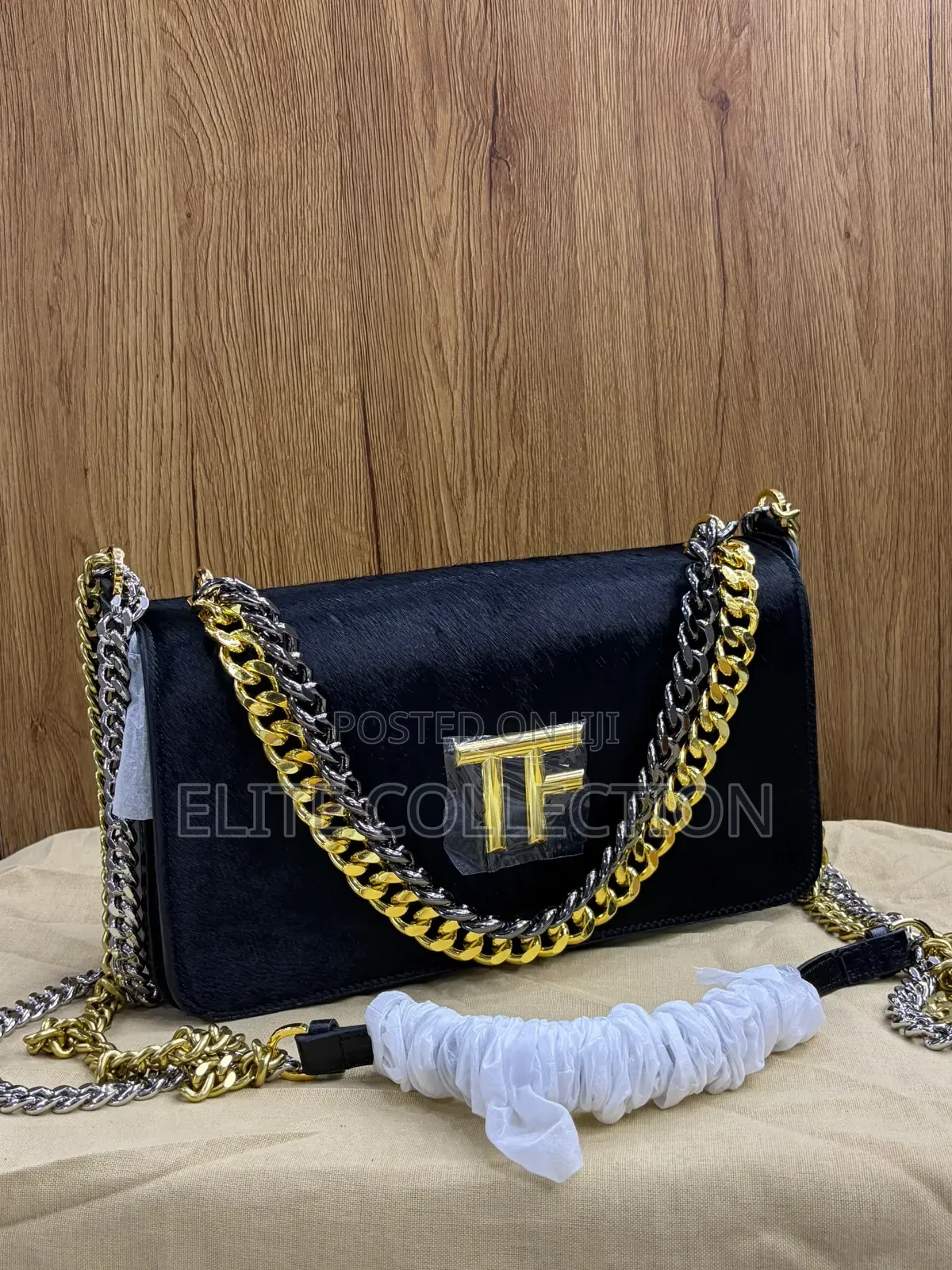 Tomfored Bag Quality:- Luxury Material:- Leather 
Size:-Midi  Size