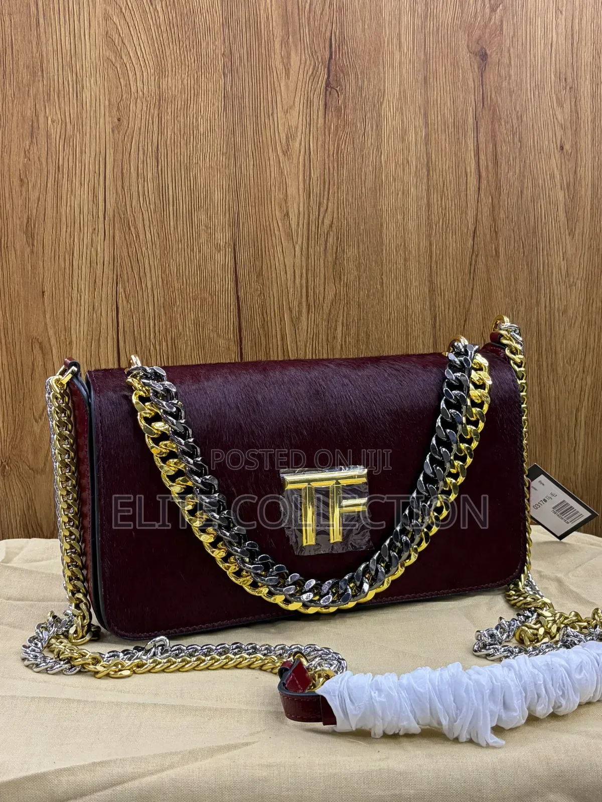 Tomfored Bag Quality:- Luxury Material:- Leather 
Size:-Midi  Size