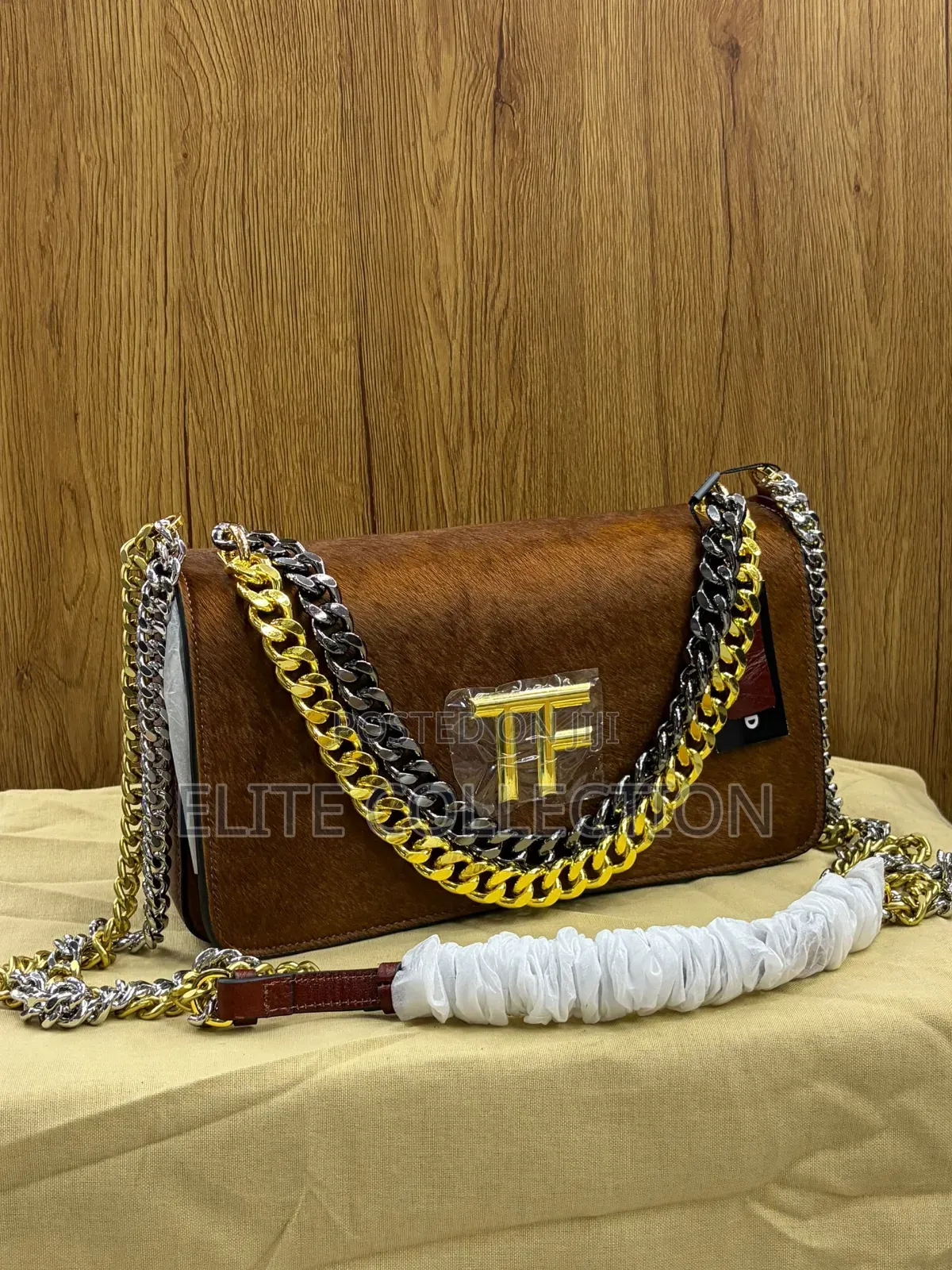 Tomfored Bag Quality:- Luxury Material:- Leather 
Size:-Midi  Size