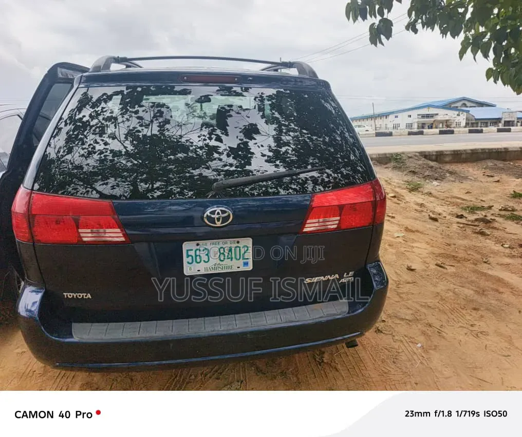 Toyota Sienna 2024 Blue