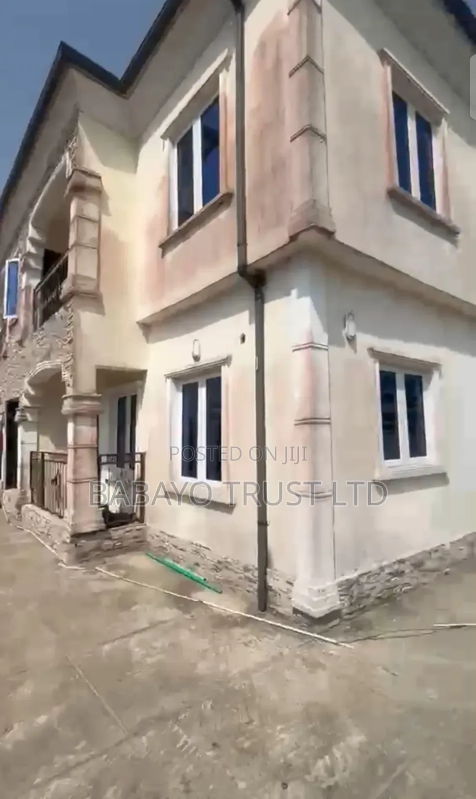 8bdrm Block of Flats in Ibeju-Agbe for sale