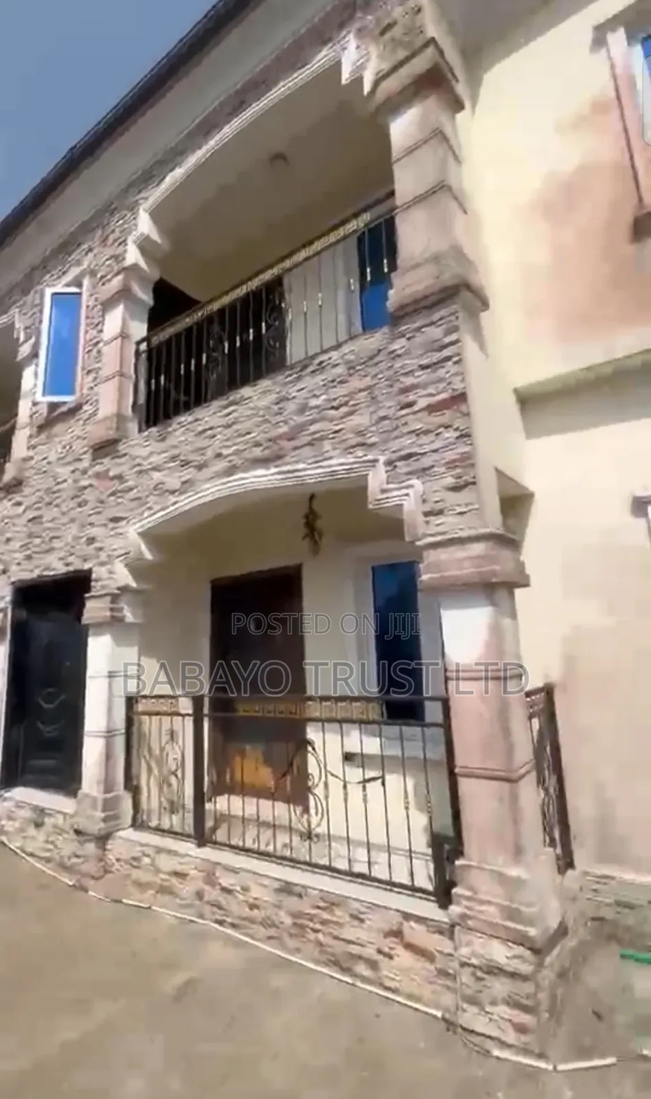 8bdrm Block of Flats in Ibeju-Agbe for sale