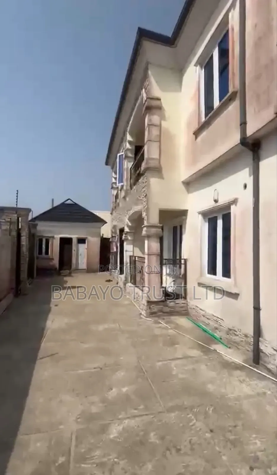 8bdrm Block of Flats in Ibeju-Agbe for sale