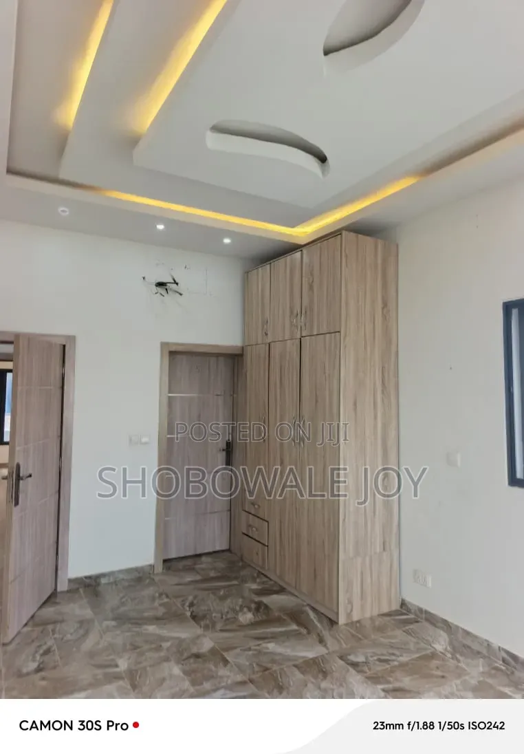 3bdrm Block of Flats in Conservation Road, Lekki Expressway for rent