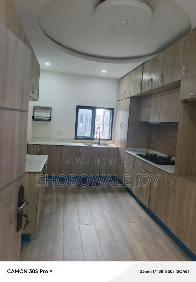 3bdrm Block of Flats in Conservation Road, Lekki Expressway for rent