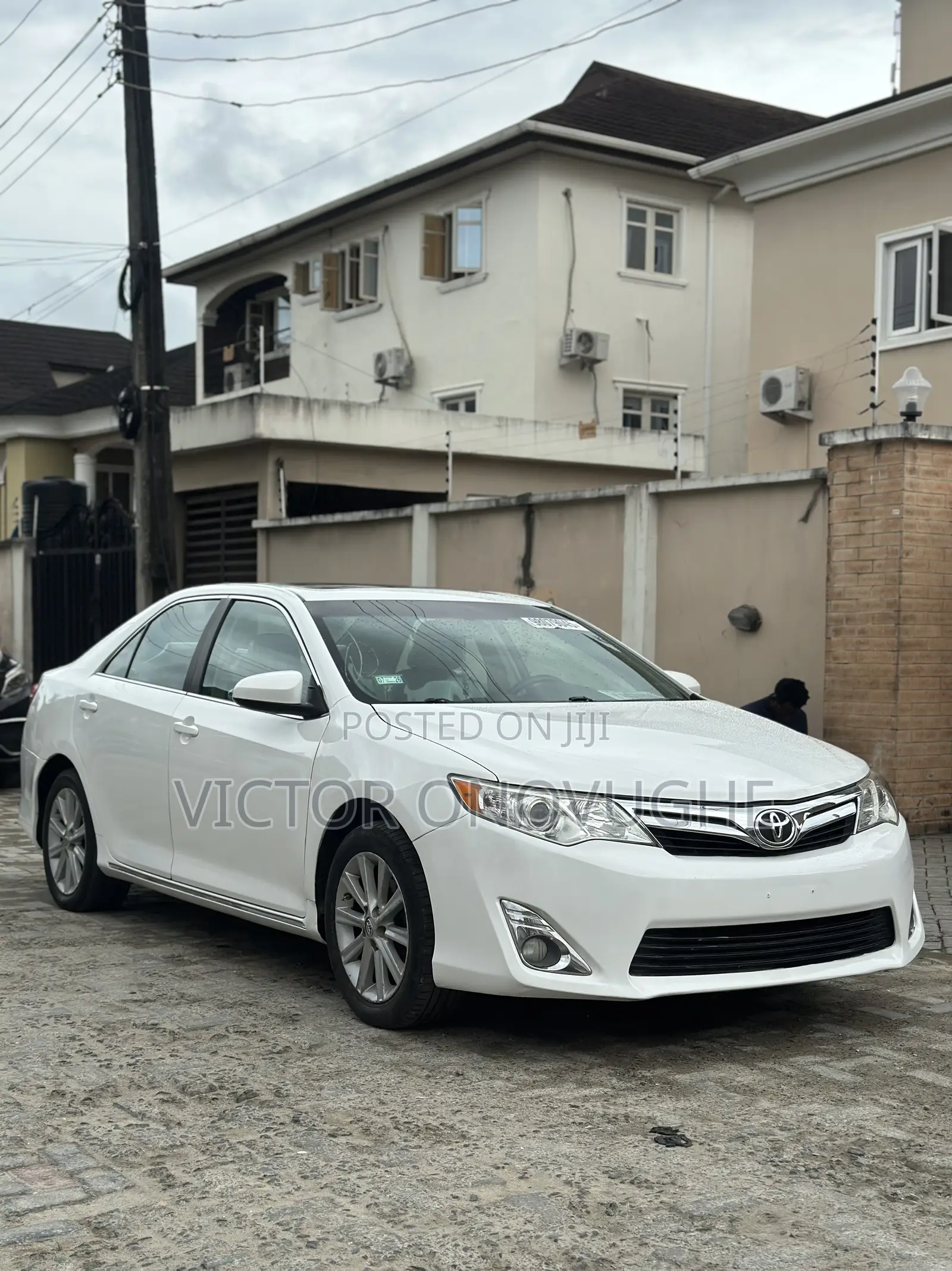 Toyota Camry XLE 4dr Sedan (2.5L 4cyl 6A) 2013 White