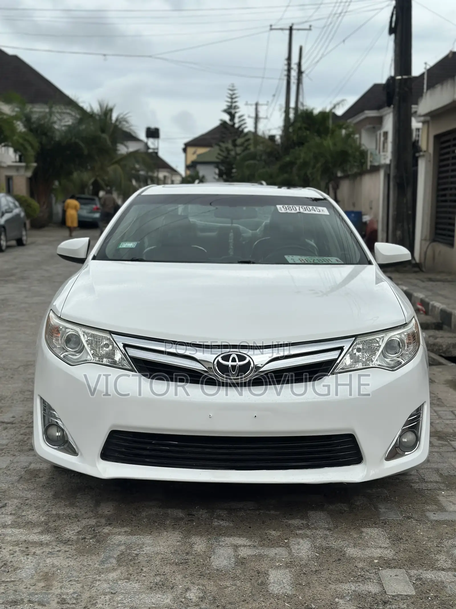Toyota Camry XLE 4dr Sedan (2.5L 4cyl 6A) 2013 White