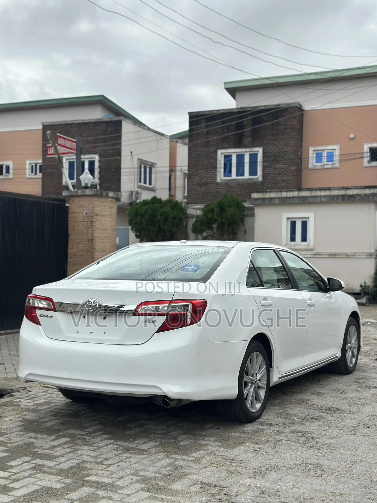 Toyota Camry XLE 4dr Sedan (2.5L 4cyl 6A) 2013 White