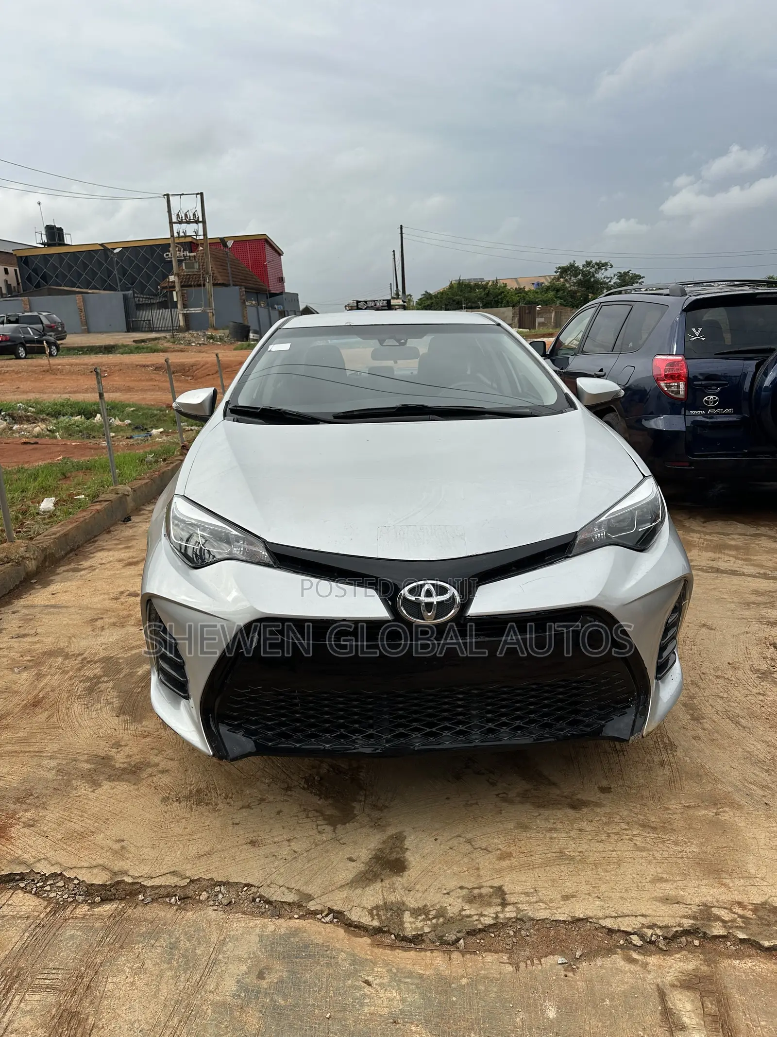 Toyota Corolla LE (1.8L 4cyl 2A) 2018 Silver