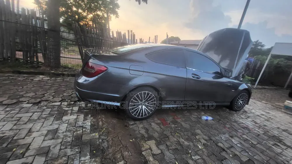 Mercedes-Benz C350 2012 Black