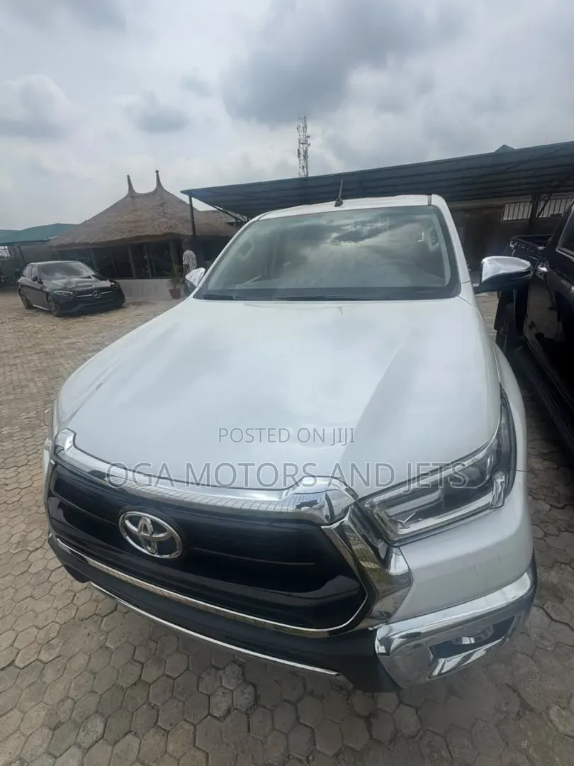 New Toyota Hilux 2025 White