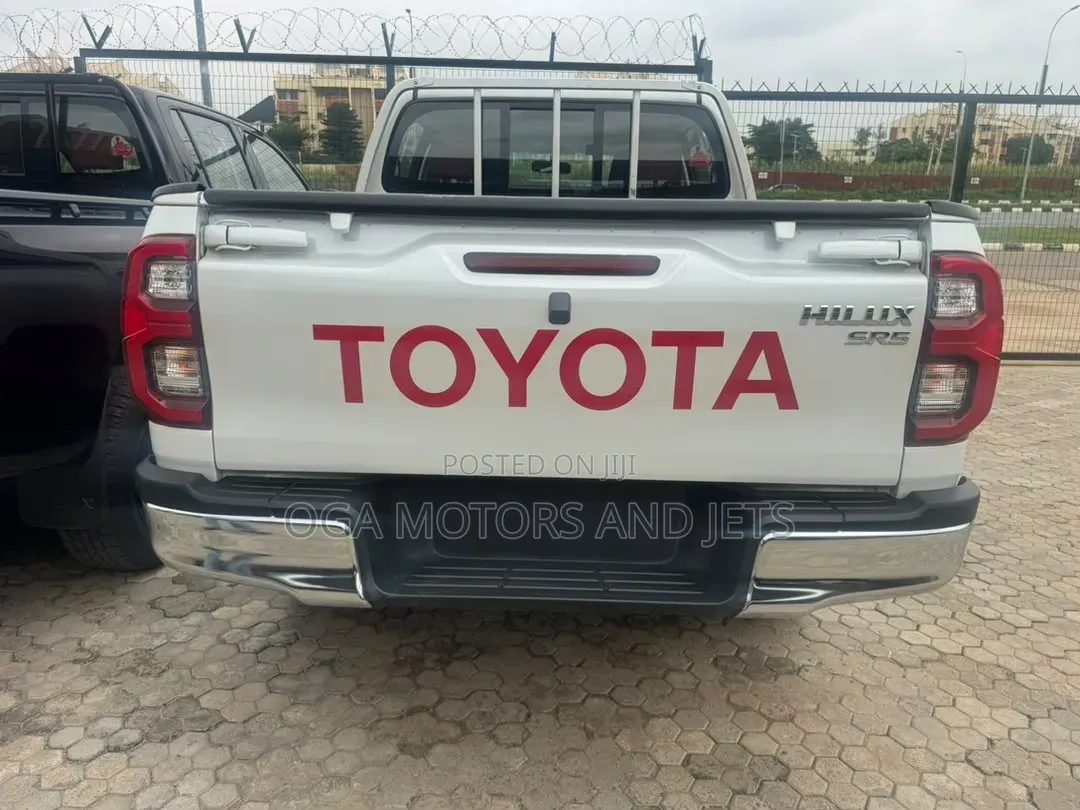 New Toyota Hilux 2025 White