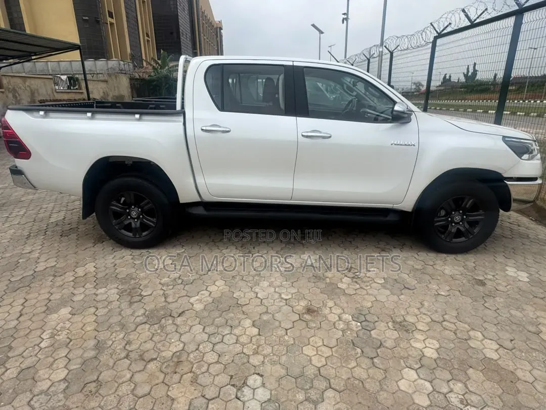 New Toyota Hilux 2025 White