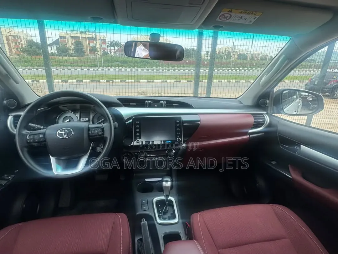 New Toyota Hilux 2025 White