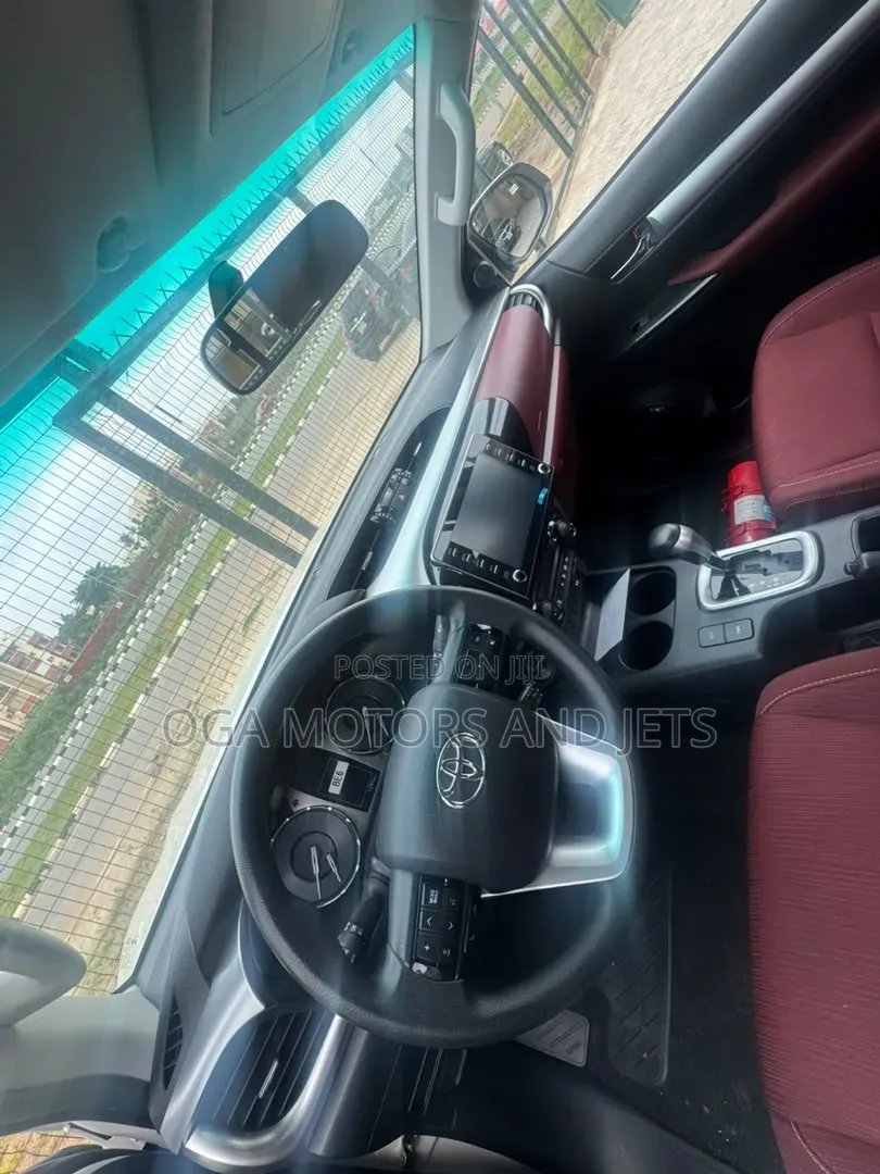 New Toyota Hilux 2025 White
