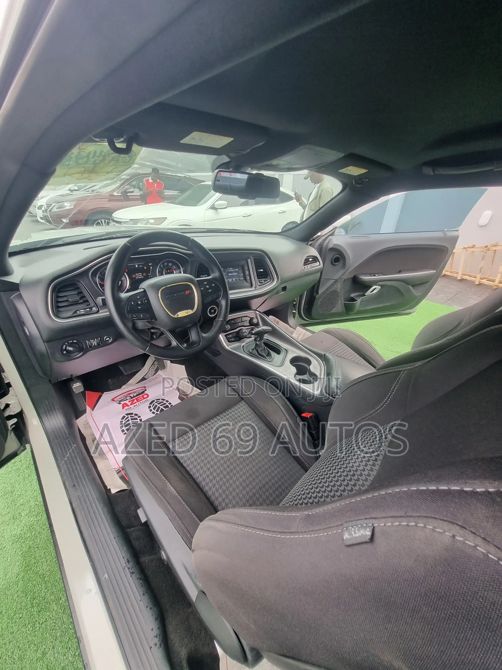 Dodge Challenger SXT 2dr Coupe (3.6L 6cyl 8A) 2015