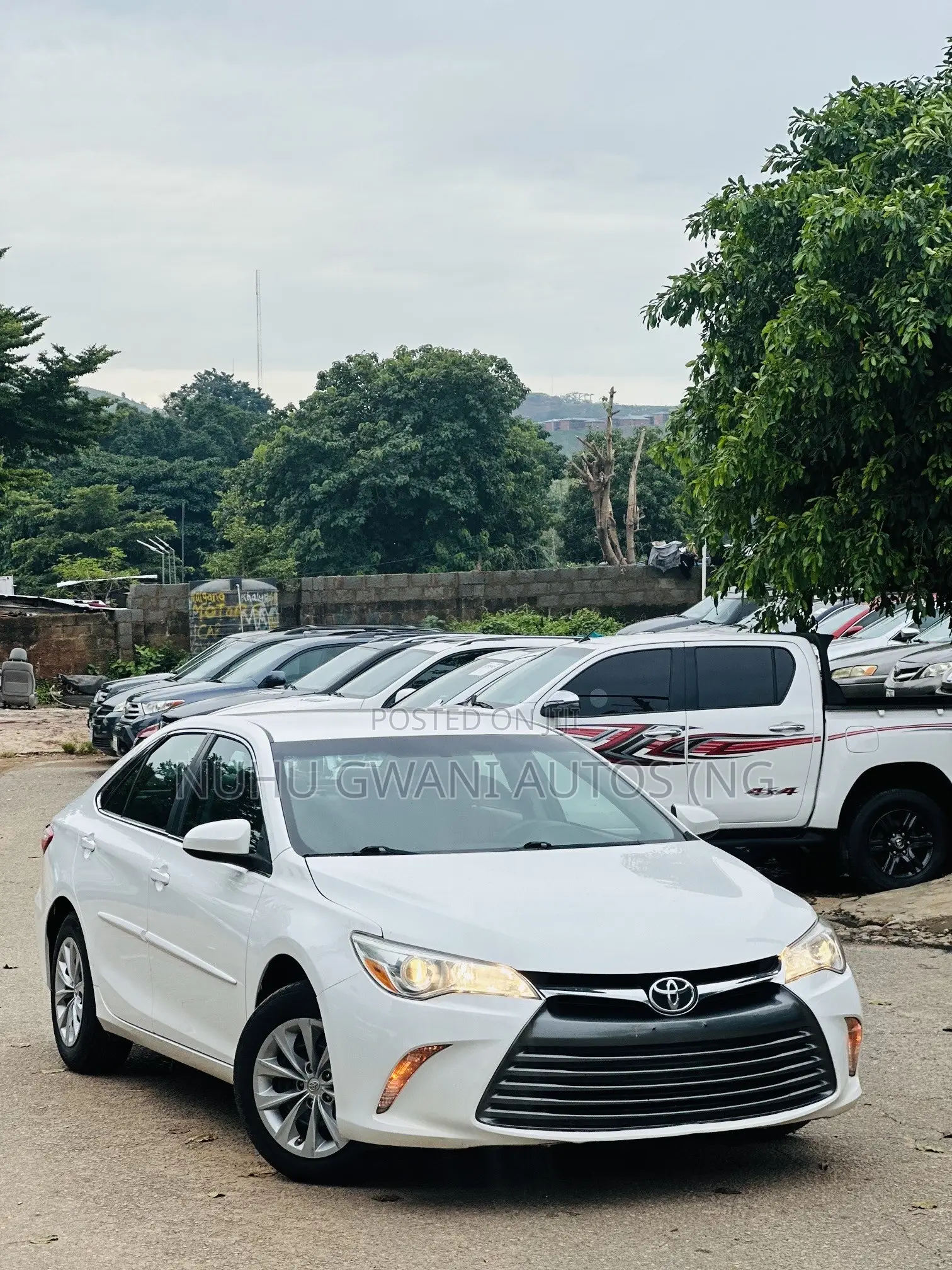 Toyota Camry LE 4dr Sedan (2.5L 4cyl 6A) 2015 White
