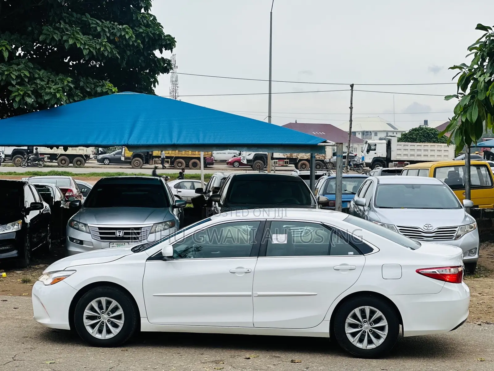 Toyota Camry LE 4dr Sedan (2.5L 4cyl 6A) 2015 White