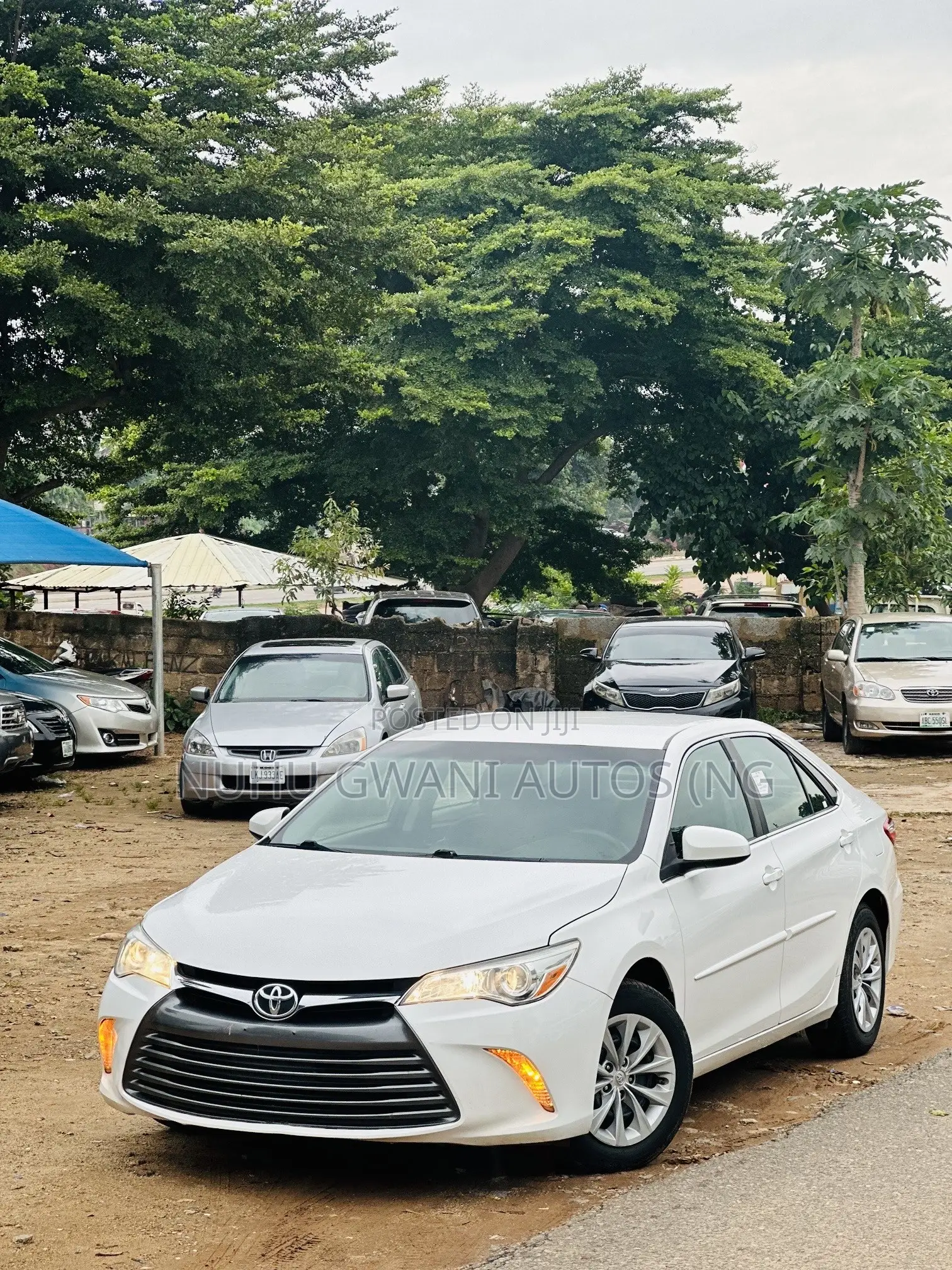 Toyota Camry LE 4dr Sedan (2.5L 4cyl 6A) 2015 White