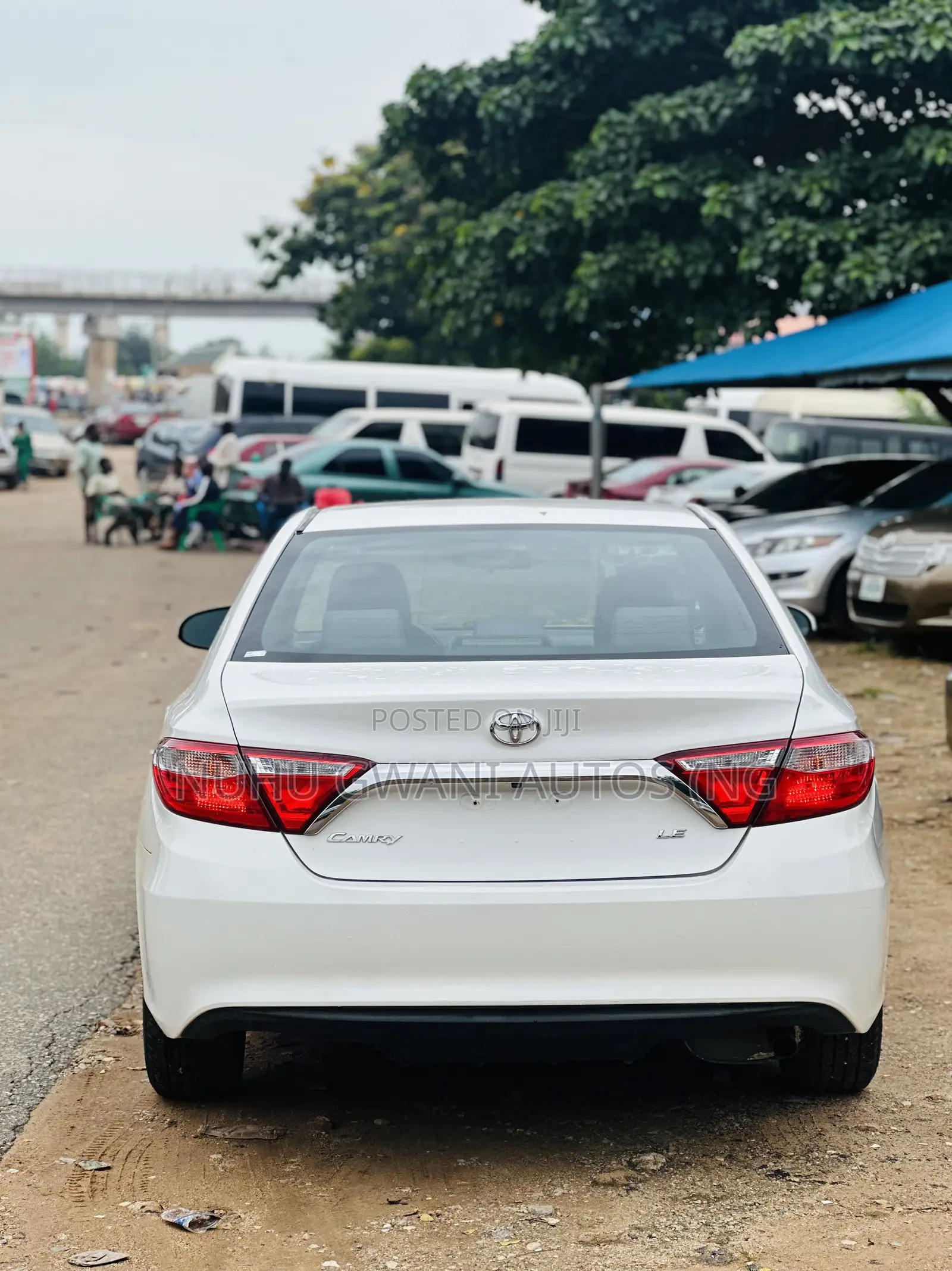 Toyota Camry LE 4dr Sedan (2.5L 4cyl 6A) 2015 White