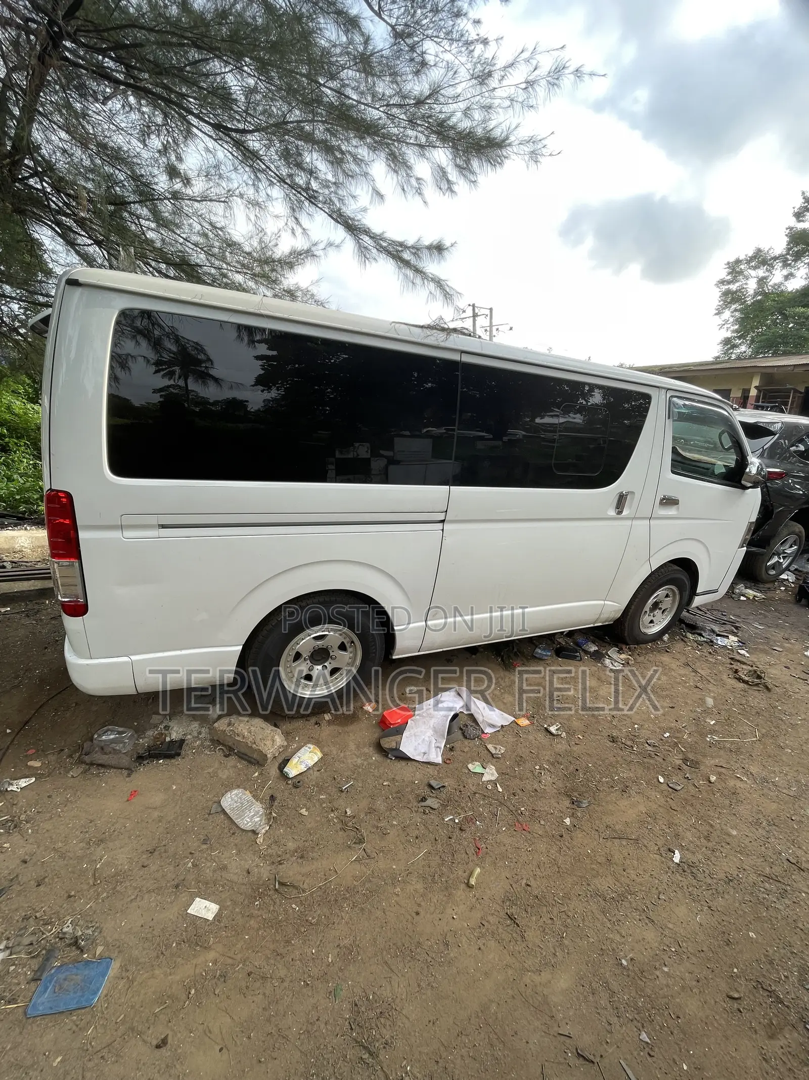 Toyota HiAce 2015 White