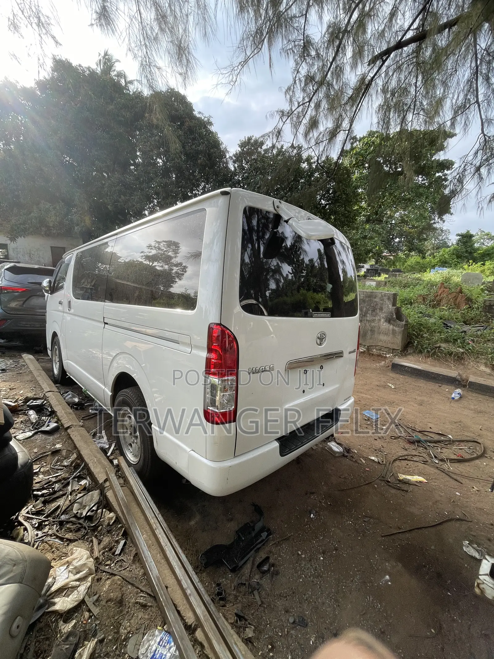 Toyota HiAce 2015 White