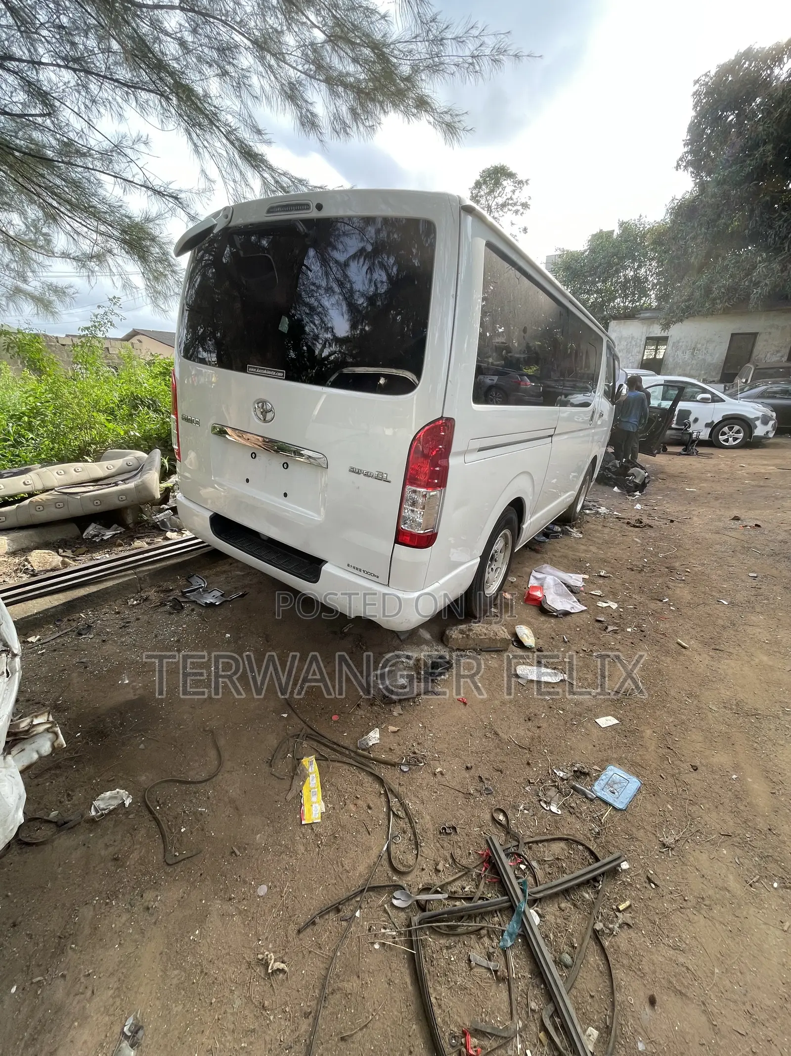 Toyota HiAce 2015 White