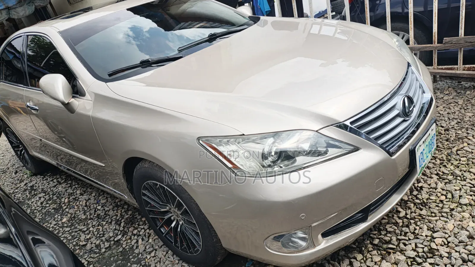 Lexus ES 350 2011 Gold