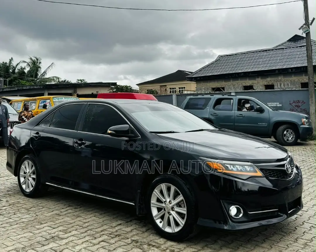 Toyota Camry XLE 4dr Sedan (2.5L 4cyl 6A) 2013 Black