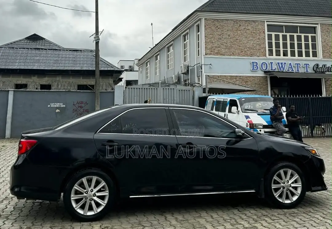 Toyota Camry XLE 4dr Sedan (2.5L 4cyl 6A) 2013 Black